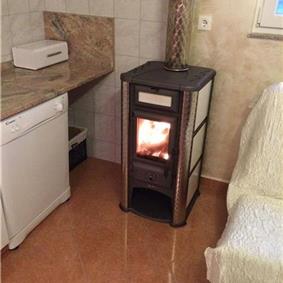 3 Bedroom Villa with Pool & Tennis Court near Sinj, sleeps 8